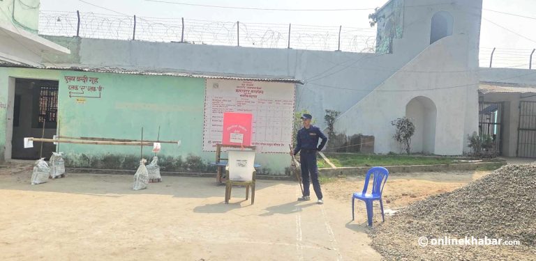 कैलाली कारागारका २६ कैदीबन्दीले गरे मतदान