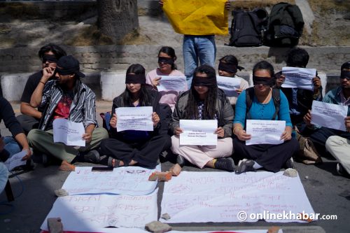 कार्की आयोगको प्रतिवेदन सार्वजनिक गर्न युवाहरूको दबाब, माइतीघरमा प्रदर्शन (तस्वीरहरू)