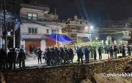 जरुरी पक्राउ पुर्जीसहित ओली निवास पुग्यो प्रहरी टोली