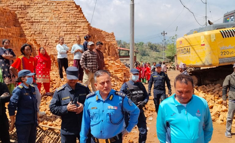 ललितपुरमा इट्टाभट्टाको पर्खाल भत्किंदा एक जनाको मृत्यु, ४ जना घाइते