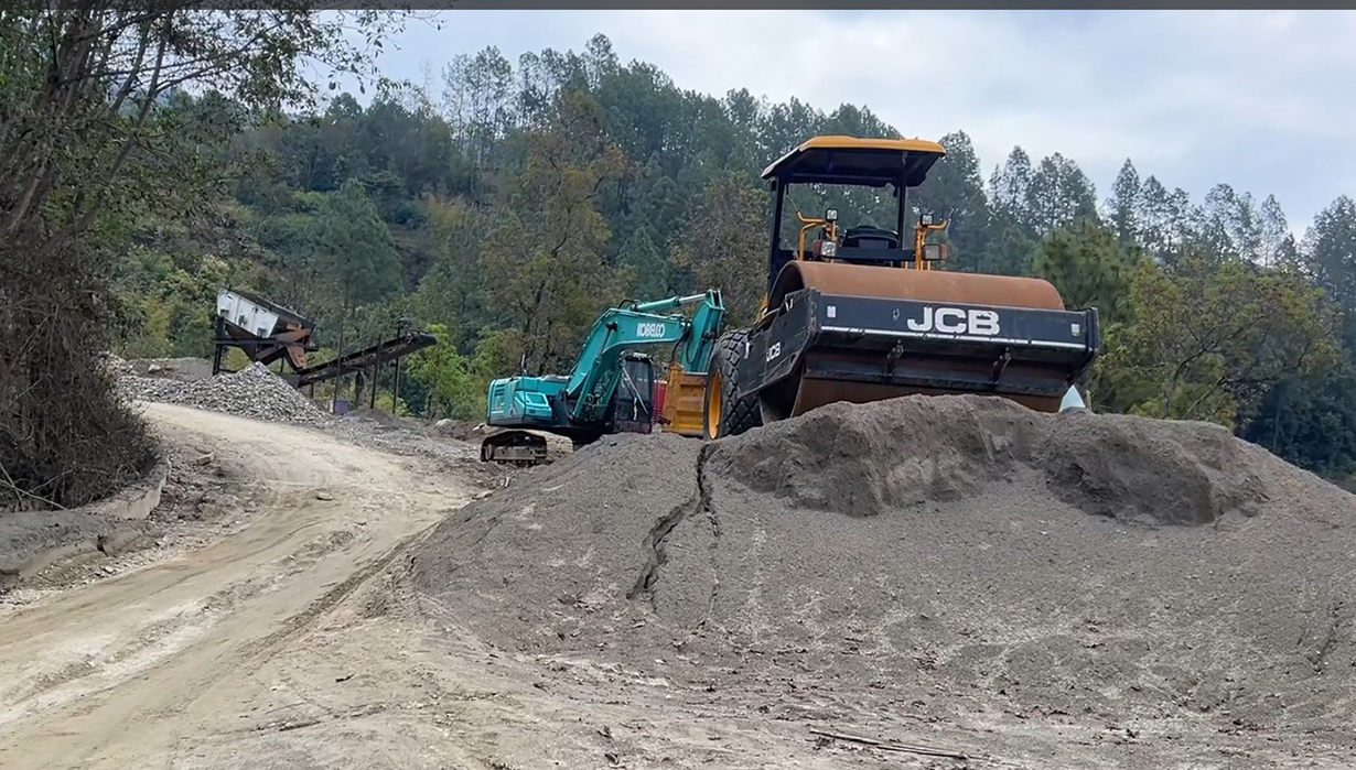 १० वर्षमा पनि बनेन १० किलोमिटर सडक