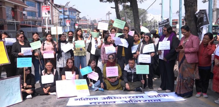 महिला, बालबालिका तथा ज्येष्ठ नागरिक मन्त्रालय हटाउन लागेको भन्दै विरोध प्रदर्शन
