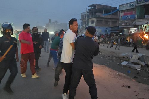 ओली पक्राउको विरोधमा सिरहामा मसाल जुलुस