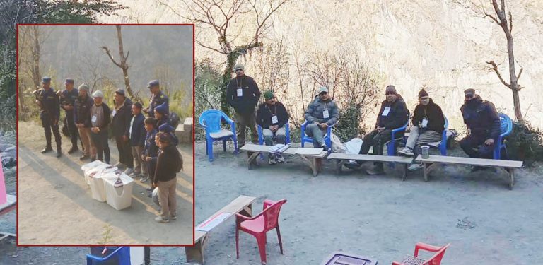 दार्चुलाका दुई मतदान केन्द्रमा स्थानीयको बहिष्कार, रित्तो पेटिकासहित फर्किए कर्मचारी