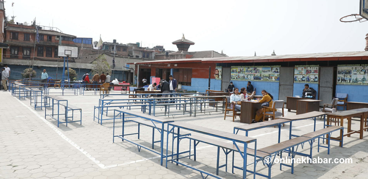 धमाधम तयार हुँदैछन् मतदान स्थल (तस्वीरहरू)