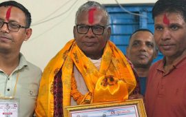 धनुषा-१ : विवादका बीच नेकपाका यादवले पाए निर्वाचित भएको प्रमाणपत्र