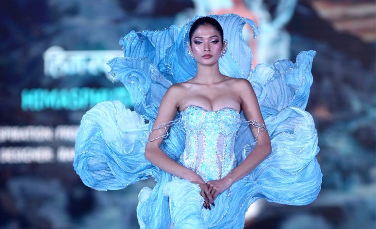 प्रकृति प्रेरित फेसन शोमा देखिए मोडल (तस्वीर)