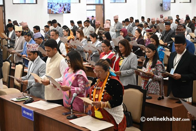 नेपाली बाहेकका १८ भाषामा ६७ जना सांसदले लिए शपथ (सूचीसहित)