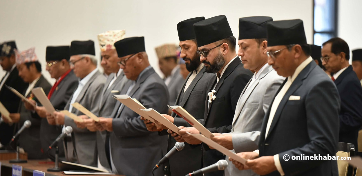 नवनिर्वाचित सांसदहरूले लिए शपथ