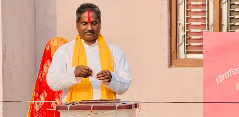 पूर्वमन्त्री प्रभु साहले गरे मतदान