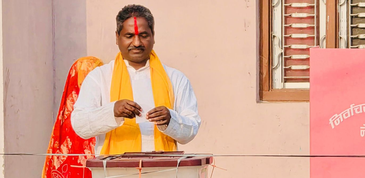 पूर्वमन्त्री प्रभु साहले गरे मतदान