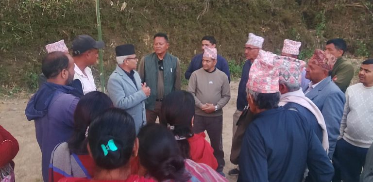 चुनाव हारेका खनाल धन्यवाद दिन गाउँगाउँमा