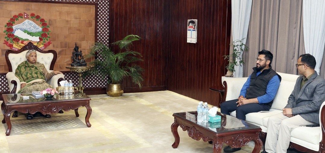 बालुवाटारमा रविलाई प्रधानमन्त्रीले भनिन्- देश रोएको छ, सम्हालिएर अघि बढ्नू