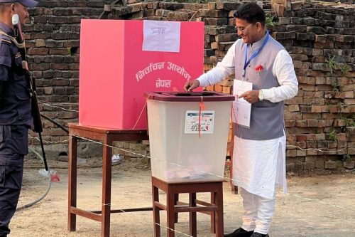 पूर्वमन्त्री महासेठले गरे मतदान