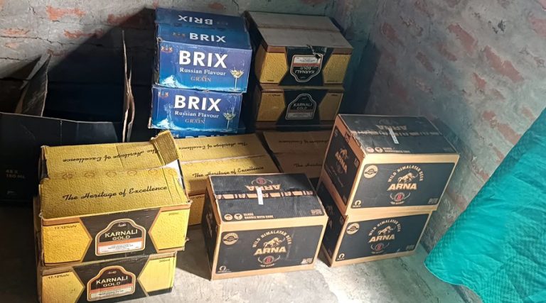 महोत्तरीमा इँटाभट्टाबाट मदिरा बरामद