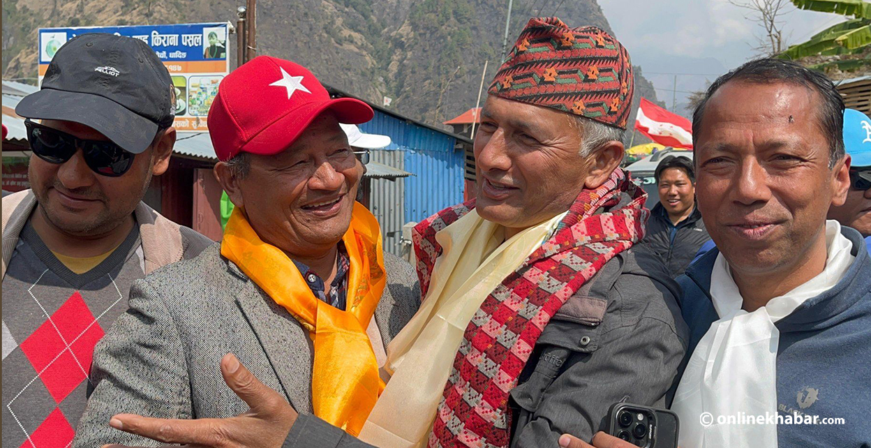 धादिङमा फेरिएको चुनावी शैली : धक्कामुक्की छोडेर अंकमाल