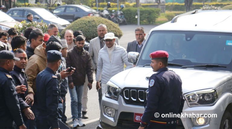 लेखकको गिरफ्तारीबारे कांग्रेस संस्थापन इतर पक्षका शीर्ष नेता छुट्टै छलफलमा