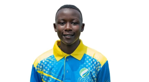 महिला क्रिकेट : डेब्यूमै शतक बनाएर १५ वर्षीया फानीको दोहोरो कीर्तिमान