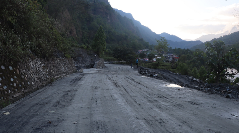 मार्ग खुलेको १८ वर्षपछि सडक स्तरोन्नति   