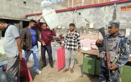 सर्लाहीका सबै मतदान केन्द्रमा निर्वाचन सामग्रीसहित पुगे कर्मचारी