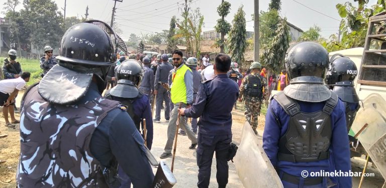 सर्लाहीको बलरा-४ स्थित एक केन्द्रमा विवाद, मतदान रोकियो