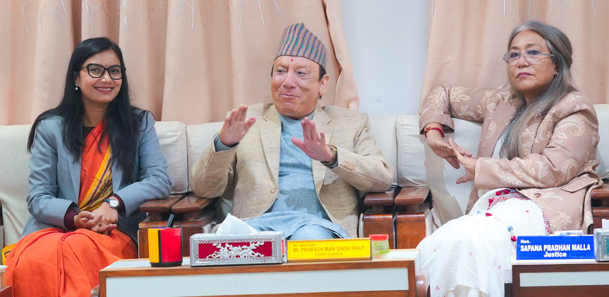 सर्वोच्च अदालतमा कानुनमन्त्री गौतम