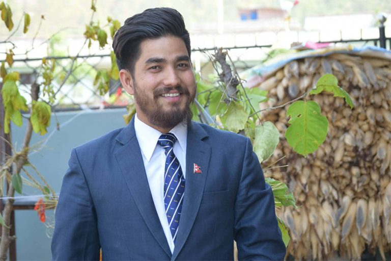 प्रलोपा प्युठानका गहतराजले गरे उम्मेदवारी निस्क्रिय