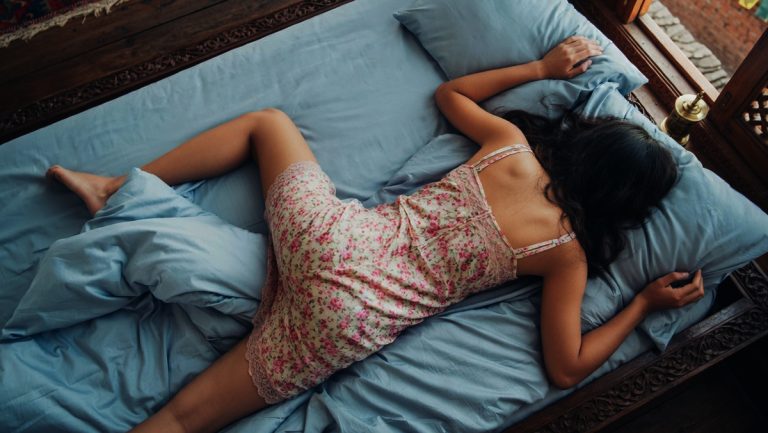 स्वस्थ जीवनका लागि किन महत्वपूर्ण छ सुत्ने सही तरिका ?