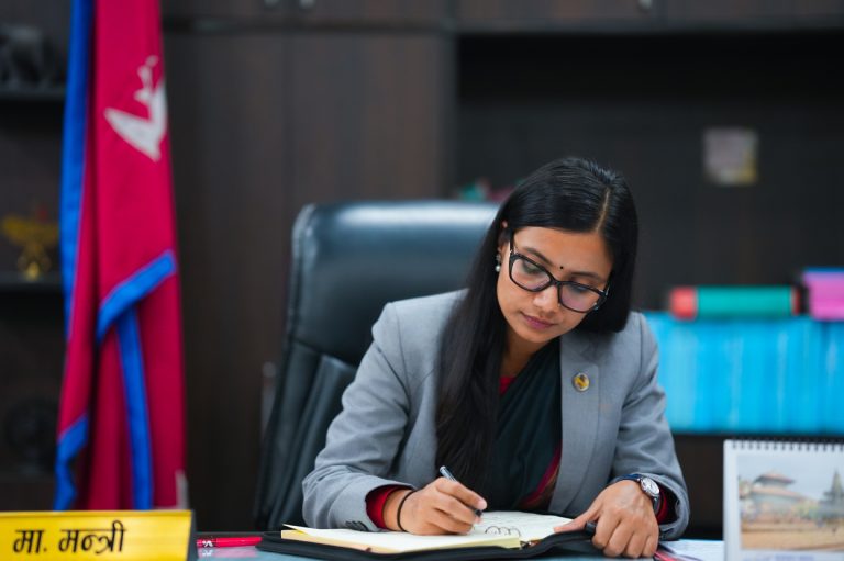 कानुनमन्त्री गौतमको बैंक ब्यालेन्स साढे १० लाख, १५ तोला सुन