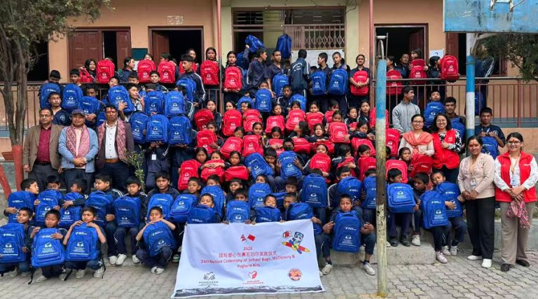 ५ हजार विद्यार्थीलाई शैक्षिक सामग्री हस्तान्तरण