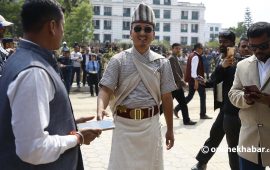 सुदन ठाँटिए गुरुङ पहिरनमा, घलेक र कछाडले चिरिच्याट्ट