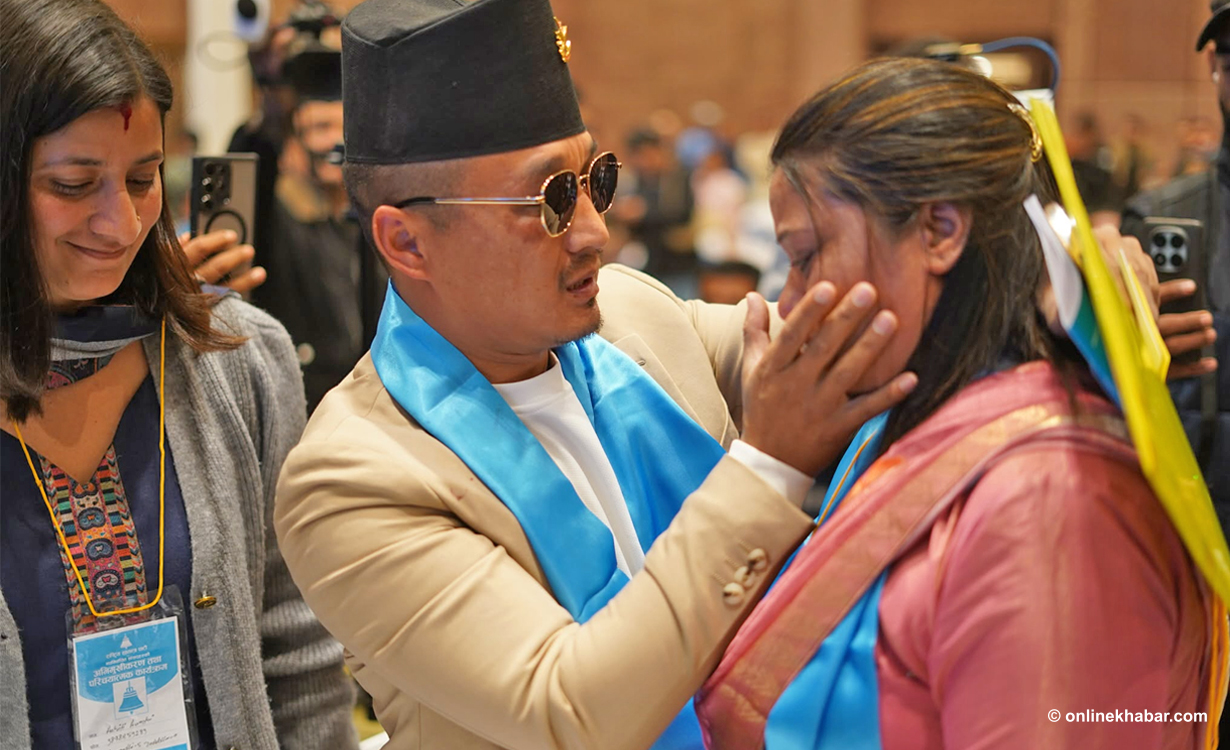 सुधन गुरुङ देखेर भक्कानिइन् जेनजी शहीद रसिककी आमा (तस्वीरहरू)