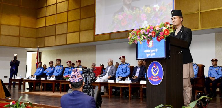 आईजीपीलाई प्रधानमन्त्रीले फुली लगाइदिने व्यवस्था बनाउन पहल गर्ने गृहमन्त्रीको घोषणा