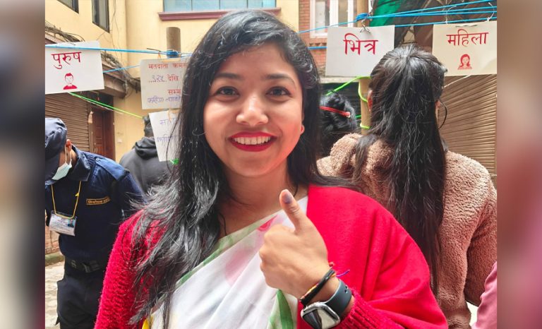 सुनिता डंगोलले गरिन् मतदान