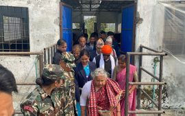 प्रधानमन्त्री कार्कीद्वारा महोत्तरीको गाई गौशाला निरीक्षण