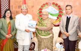 आयोगले प्रधानमन्त्रीलाई बुझायो मत परिणामसहितको प्रतिवेदन