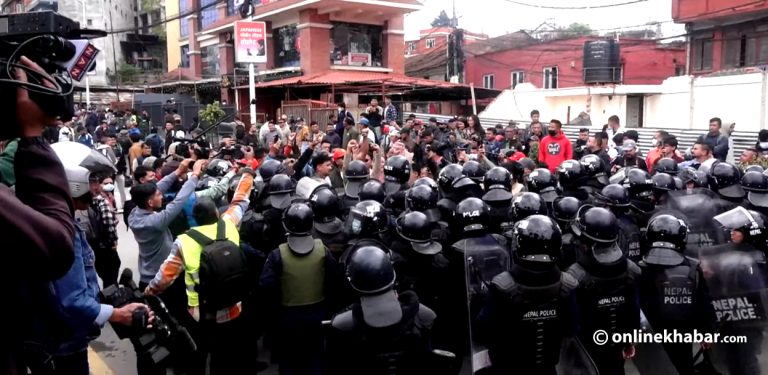 एमालेले आज पनि थाल्यो काठमाडौंमा प्रदर्शन