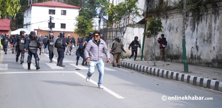 सिंहदरबारको दक्षिण गेटबाट पक्राउ परे ७ प्रदर्शनकारी