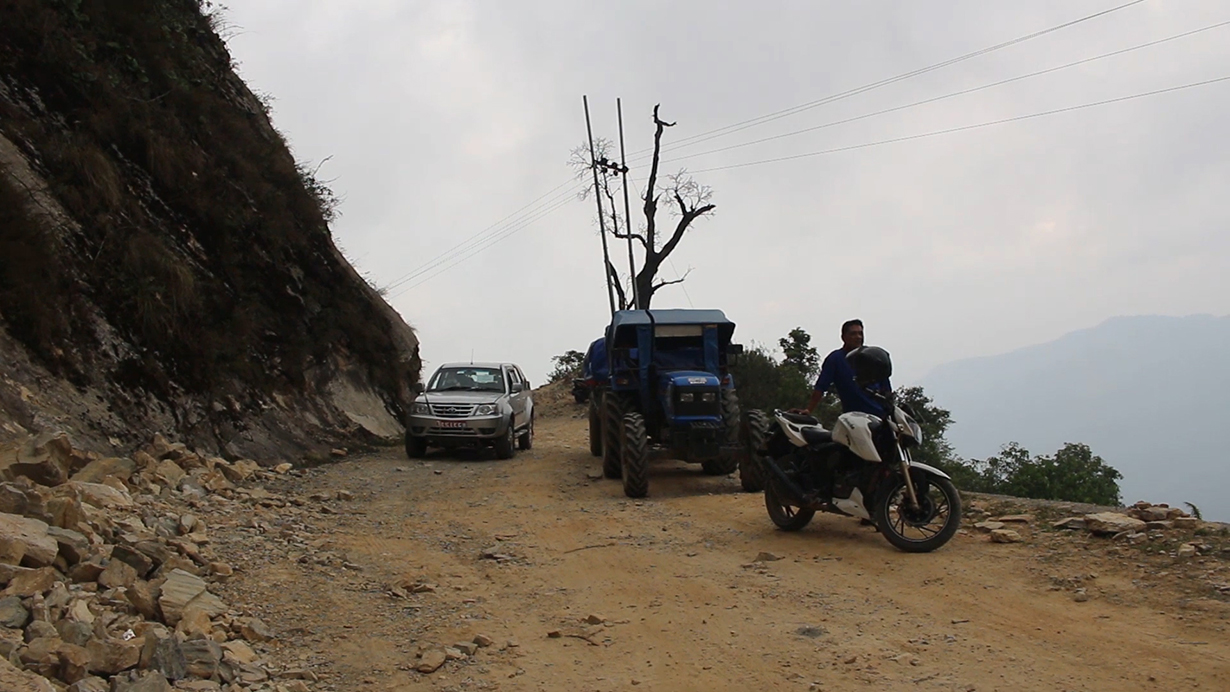 पहिरोले धनकुटा र पाँचथर जोड्ने भेडेटार-रवि-राँके सडक २ दिनदेखि अवरुद्ध