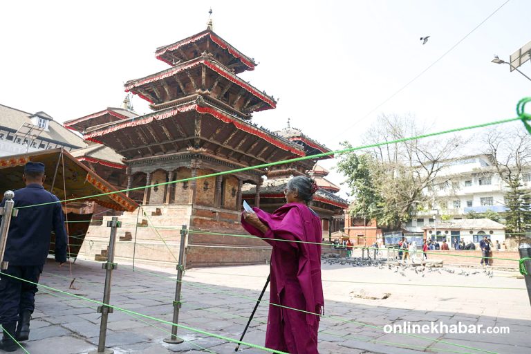 उत्साहपूर्ण मतदान जारी (तस्वीरहरू)