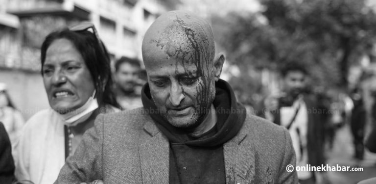 प्रहरीको लाठीचार्जबाट एमाले प्रदर्शनकारी घाइते