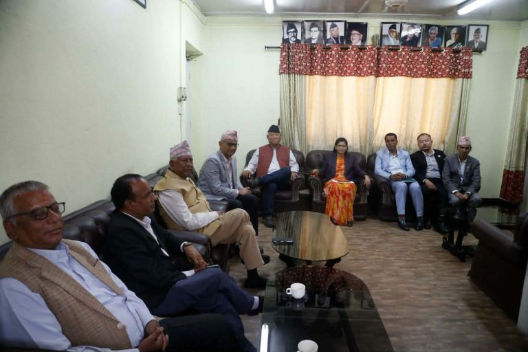 संसदीय समिति सभापतिबारे निर्णय लिन कांग्रेस, एमाले र नेकपाको संयुक्त बैठक सुरु