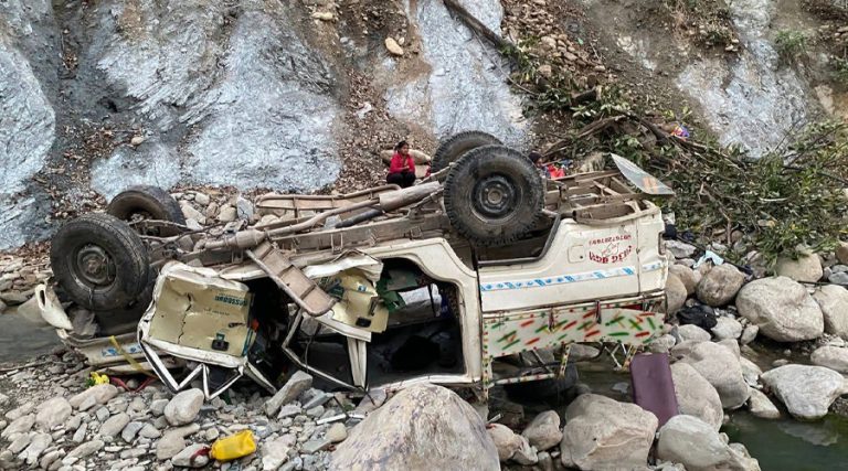 कञ्चनपुरमा जिप दुर्घटना : दुईको मृत्यु, ६ जना घाइते