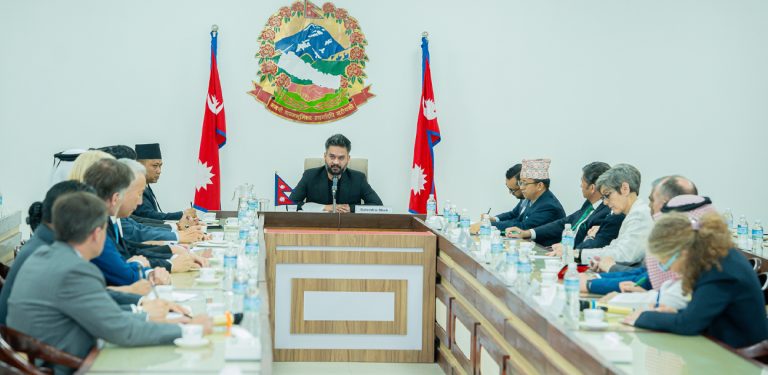 राजदूत र कूटनीतिक नियोगका प्रमुखसँग प्रधानमन्त्रीको ब्रिफिङ