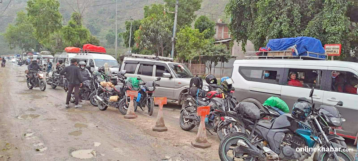 बीपी राजमार्ग खुलाउन समय लाग्ने, वैकल्पिक व्यवस्था गरेर यात्रु पठाइँदै