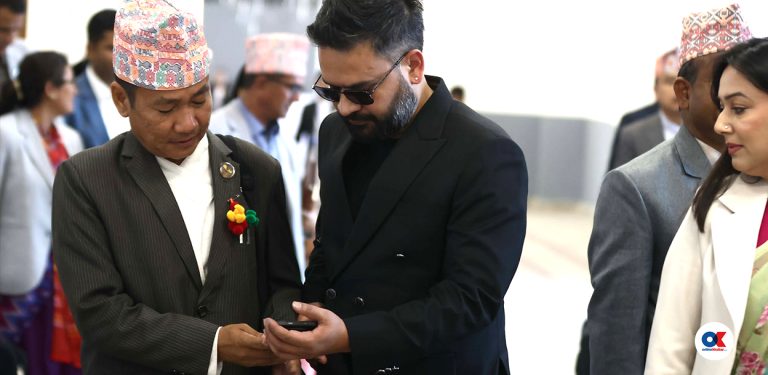 प्रतिनिधिसभाको पहिलो बैठक : तस्वीरमा हेर्नुहोस् नेताका हाउभाउ