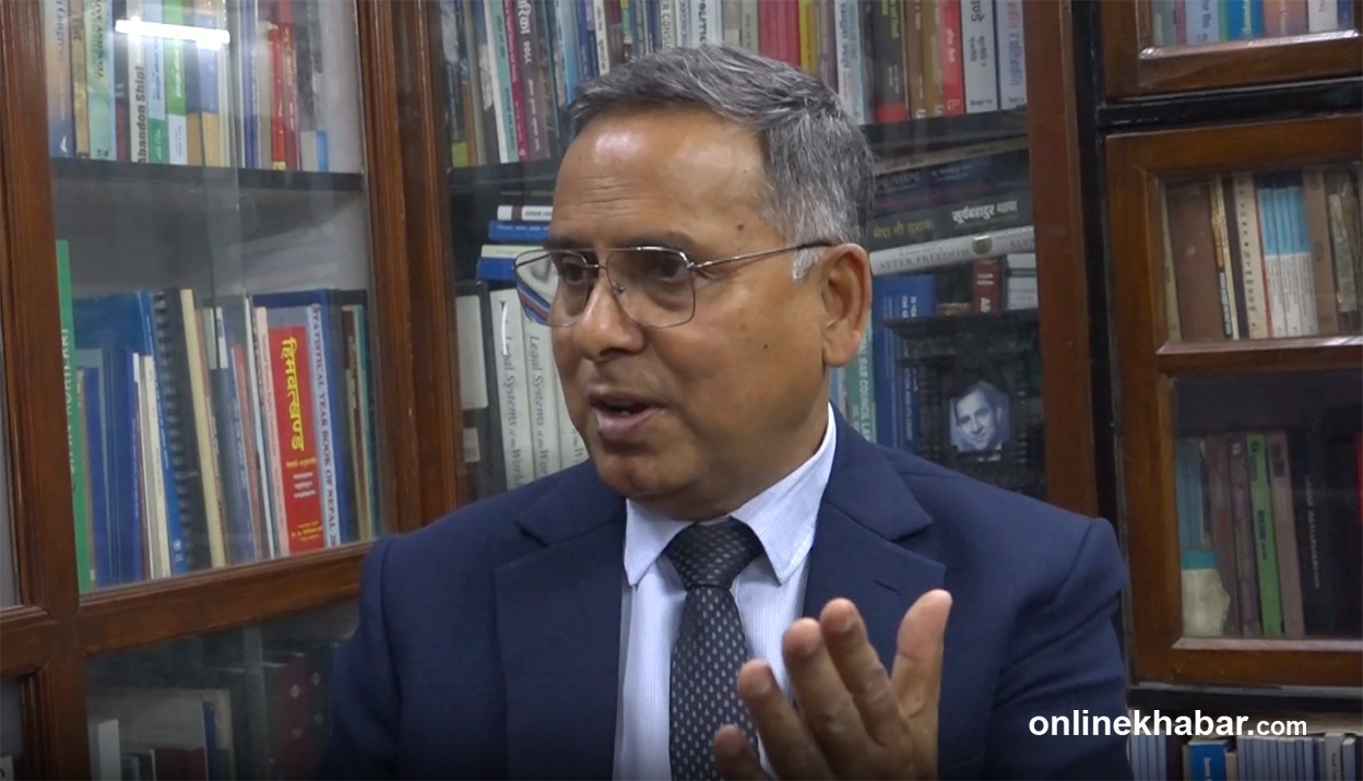 सरकारले हतारमा निर्णय नगरोस् : संविधानविद् अधिकारी