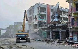 सडक विस्तारले वीरगञ्जको विद्युत् अवरुद्ध