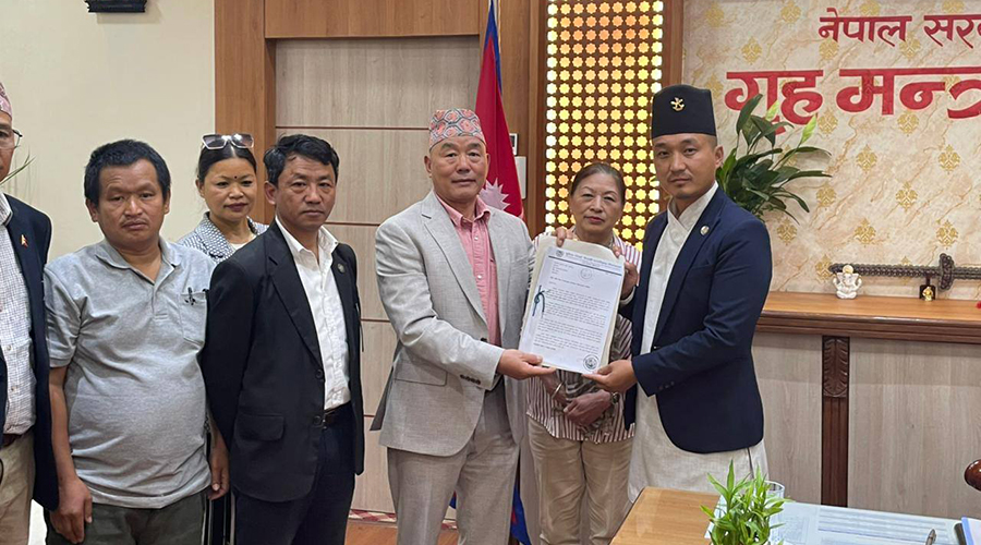 गृहमन्त्रीलाई भेटेर ब्रिटिस गोर्खाहरूले गरे नागरिकता निरन्तरताको माग