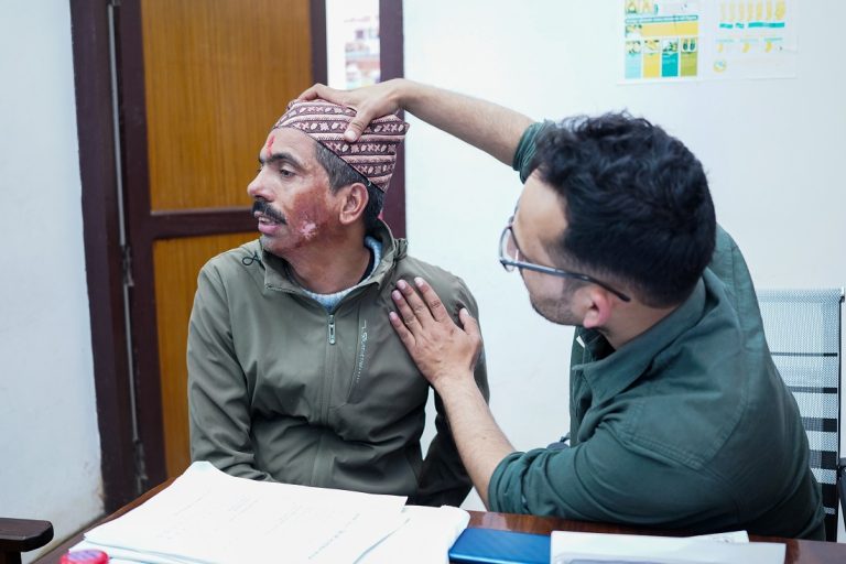 सुर्खेतमा ‘नबिल निःशुल्क जलन उपचार शिविर’ सञ्चालन